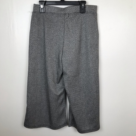 G.W. Sport Women Black Cream POCKETS Wide Leg Gauchos Capri Pants NWOT Small - Picture 3 of 4